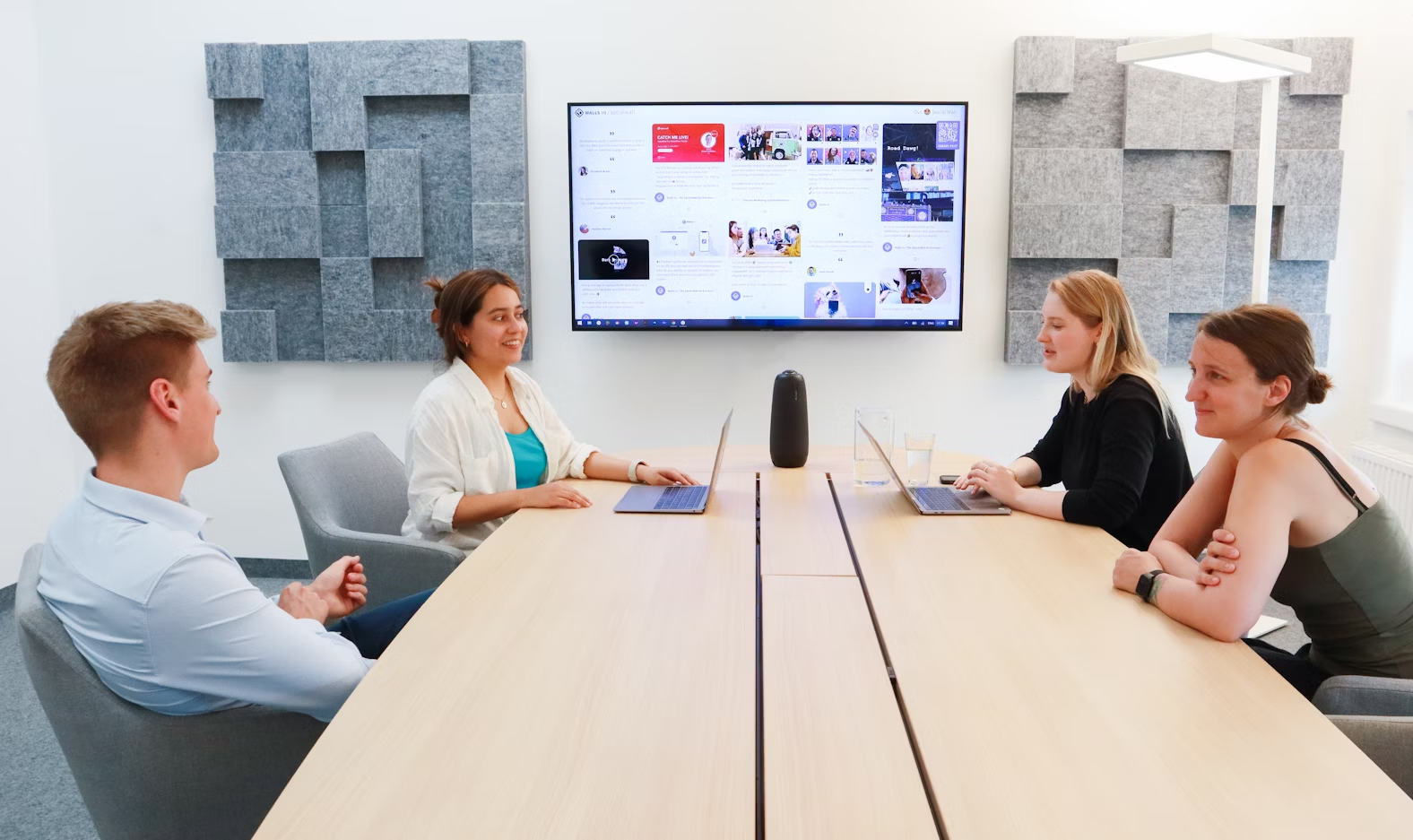employees meeting - Generative AI Automation