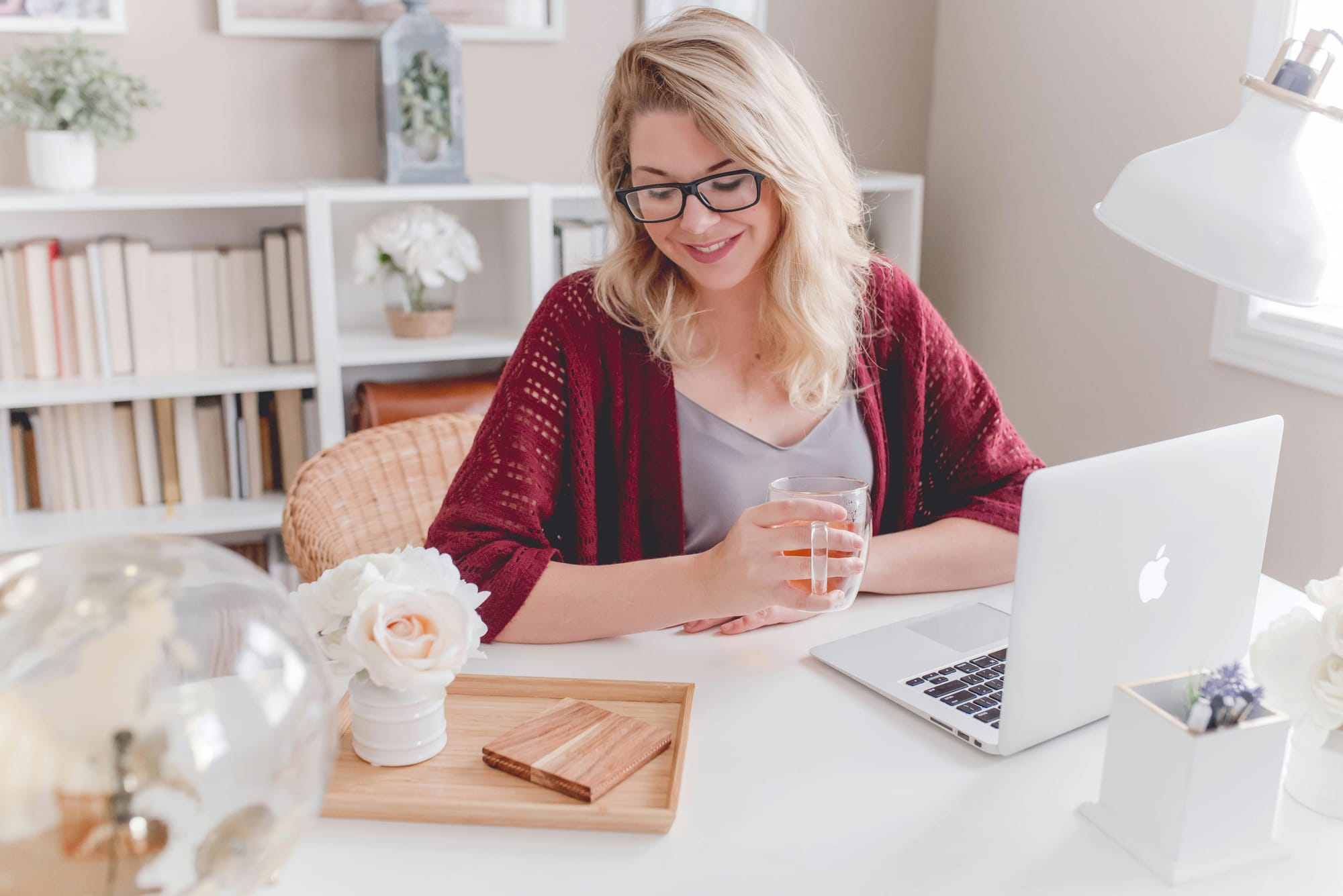 woman working -  Crewai vs Langchain